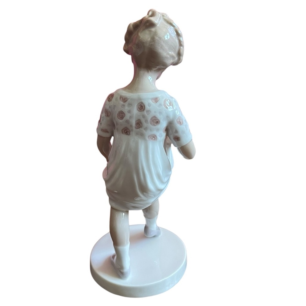 Bing and Grondahl B&G Girl Dancing Learning The Steps Figurine #1794 Denmark - Picture 6 of 9